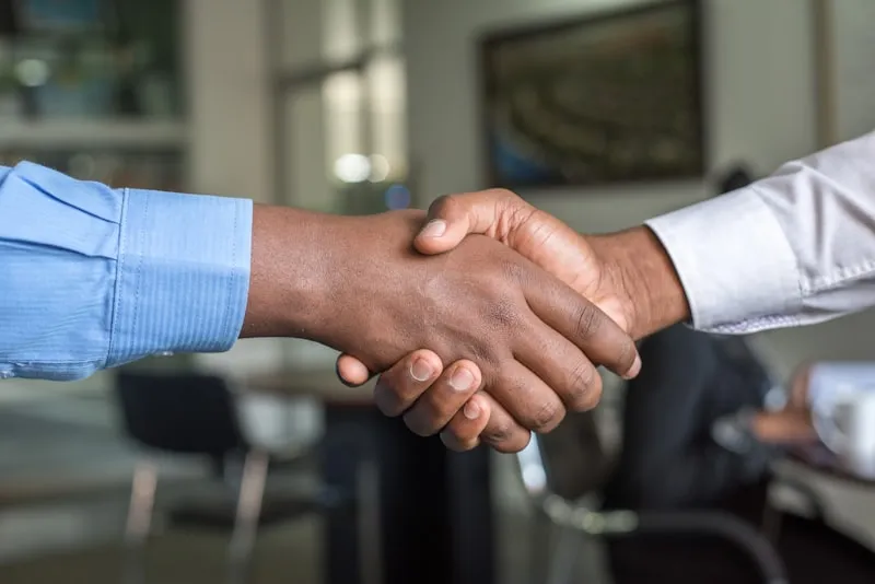 Todo negócio precisa de contrato social e acordo de sócios claro